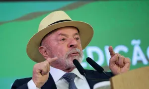Campanha de Lula vê ação de Dino no caso Dark Horse como “salvação” a 20 dias do 1º turno