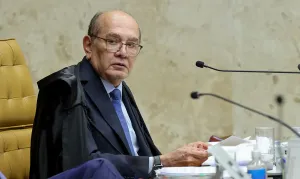 Gilmar Mendes questiona quem pode julgar Moraes no caso Banco Master