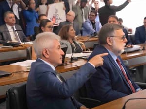 Marcos Pontes consegue urgência para projeto que atualiza piso de médicos e cirurgiões-dentistas