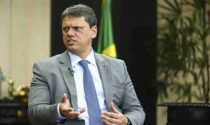 Tarcísio rebate críticos e diz que privatização da sabesp evitou falta de água