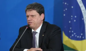 A exemplo de SP, Tarcísio entra em campo para unir a direita em Mato Grosso